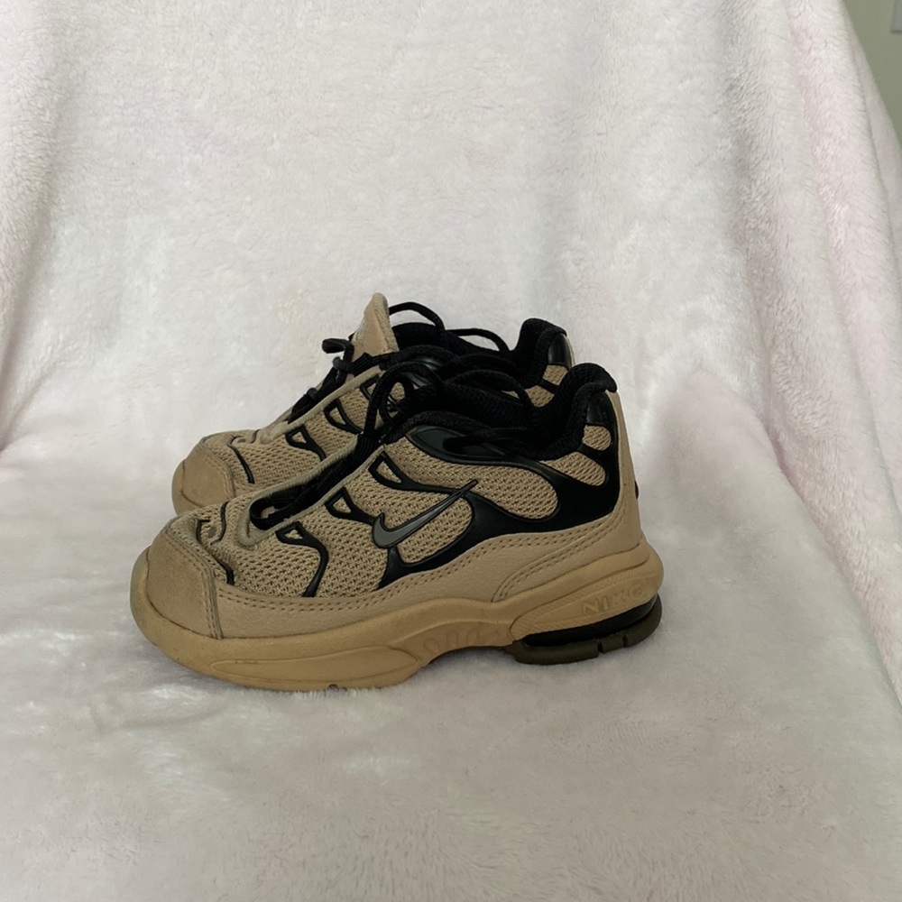 Nike Air toddler size 7c shoes, light tan /black